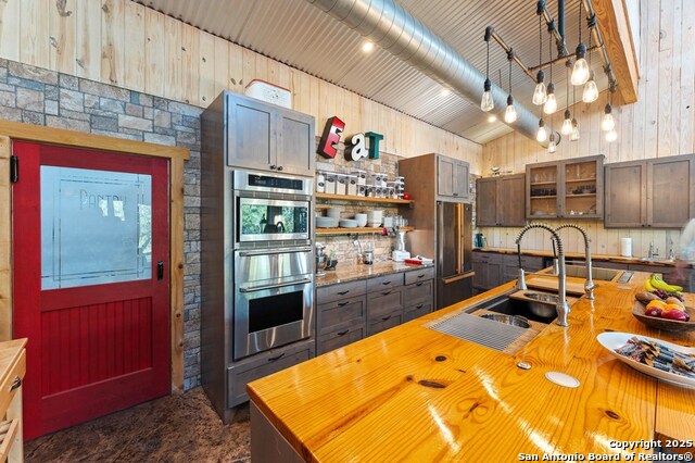 Listing photo id 6 for 231 Doris Dr