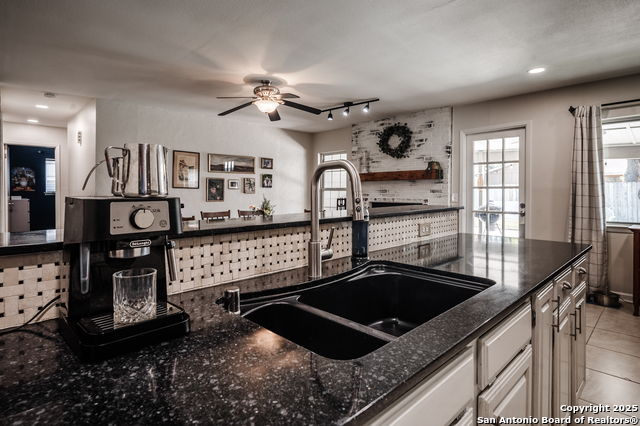Listing photo id 12 for 10620 Cross Plns
