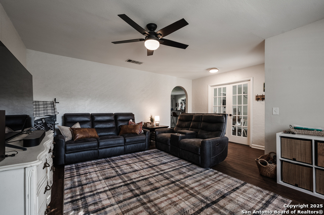 Listing photo id 4 for 10620 Cross Plns
