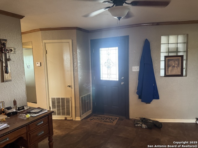 Listing photo id 10 for 7084 Richter