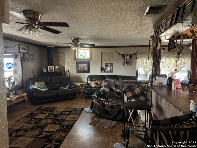 Listing photo id 14 for 7084 Richter