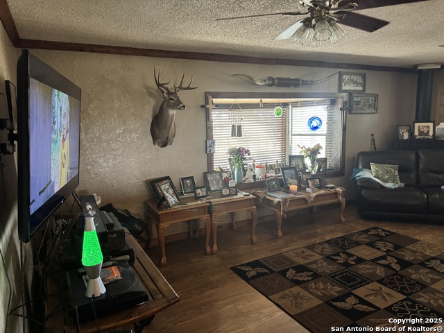 Listing photo id 15 for 7084 Richter