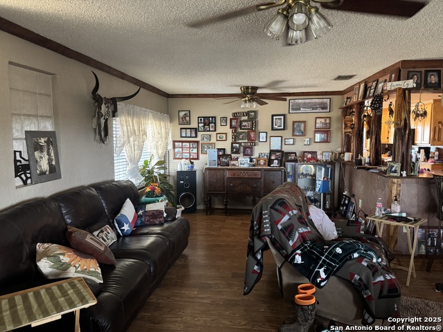 Listing photo id 16 for 7084 Richter