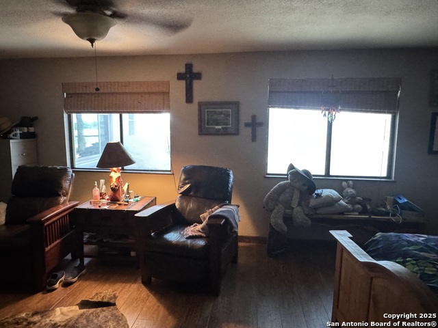 Listing photo id 18 for 7084 Richter