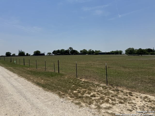 Listing photo id 2 for 7084 Richter