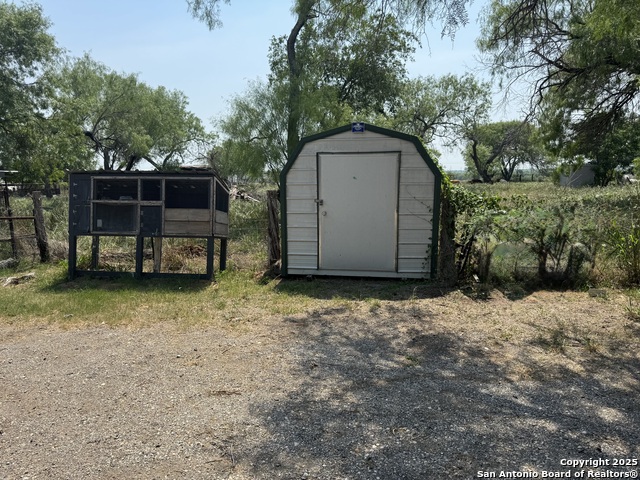 Listing photo id 39 for 7084 Richter