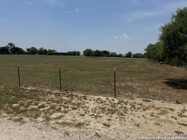 Listing photo id 3 for 7084 Richter