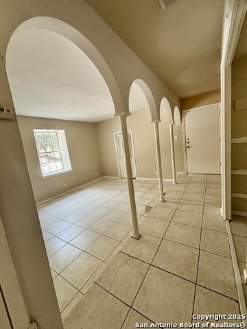 Listing photo id 10 for 170 De Chantle Rd 205