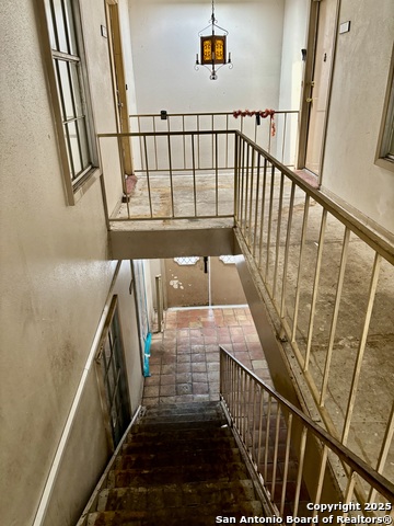 Listing photo id 1 for 170 De Chantle Rd 205
