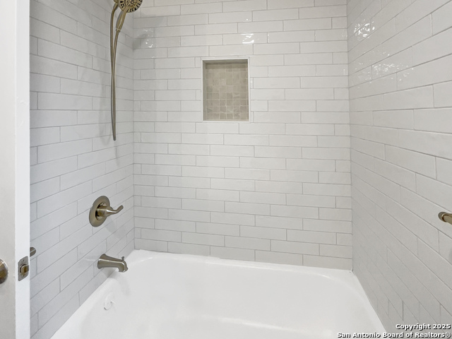 Image 21 of 23 For 6218 Ridge Oak