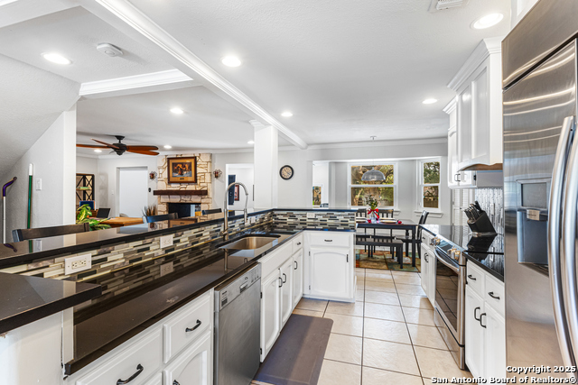 Listing photo id 9 for 1946 Encino Belle