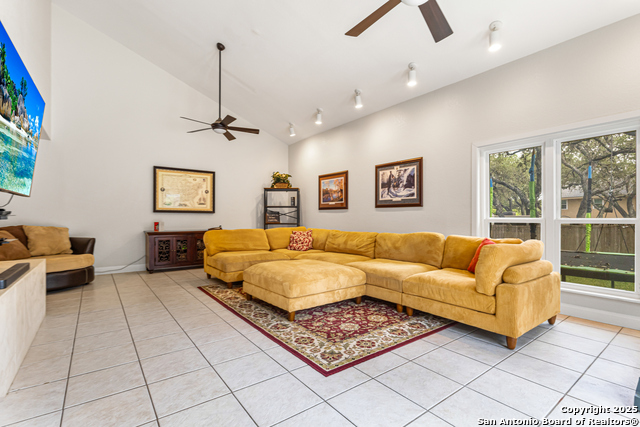 Listing photo id 16 for 1946 Encino Belle