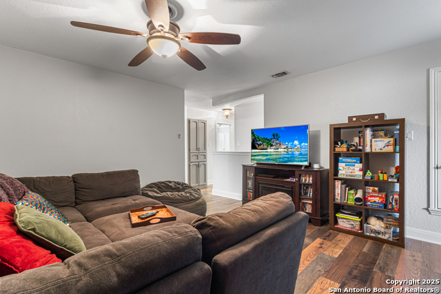 Listing photo id 30 for 1946 Encino Belle