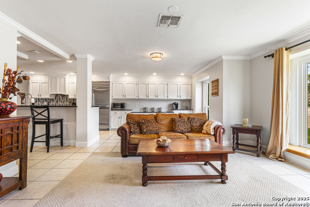 Listing photo id 4 for 1946 Encino Belle