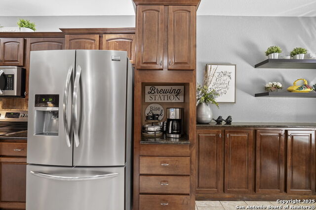 Listing photo id 10 for 721 Gallagher