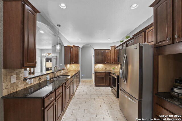 Listing photo id 11 for 721 Gallagher