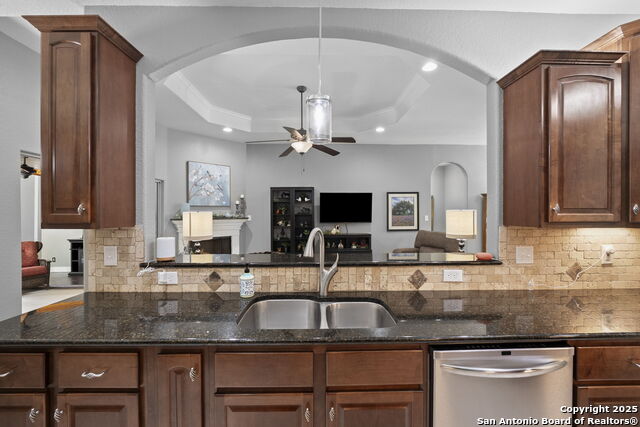 Listing photo id 12 for 721 Gallagher