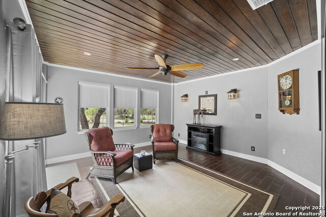 Listing photo id 30 for 721 Gallagher