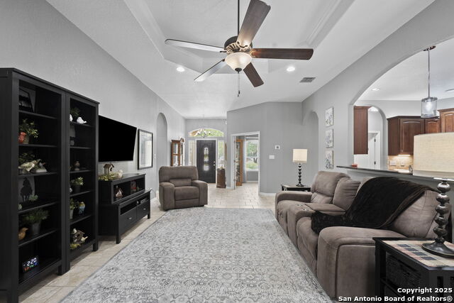 Listing photo id 7 for 721 Gallagher