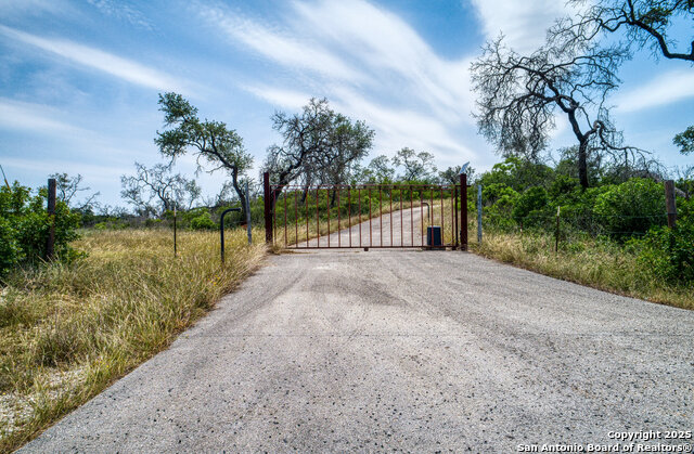 Details for 3044 County Road 2615, Rio Medina, TX 78066