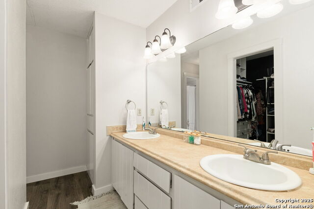 Image 10 of 35 For 402 Teakwood