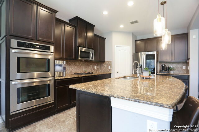 Listing photo id 8 for 8955 Highland Dawn