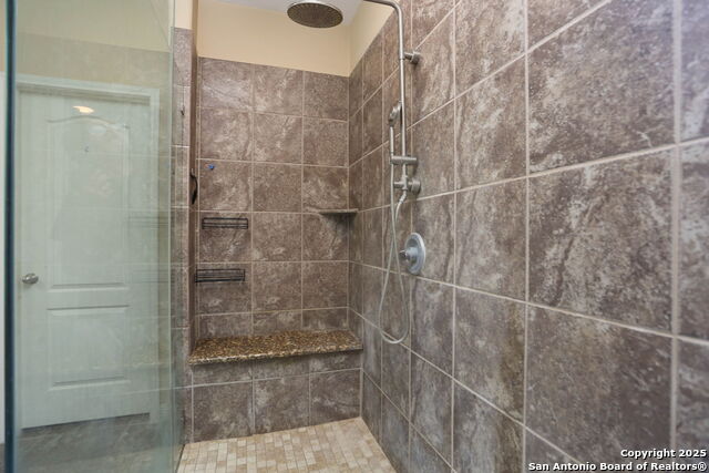Listing photo id 12 for 8955 Highland Dawn