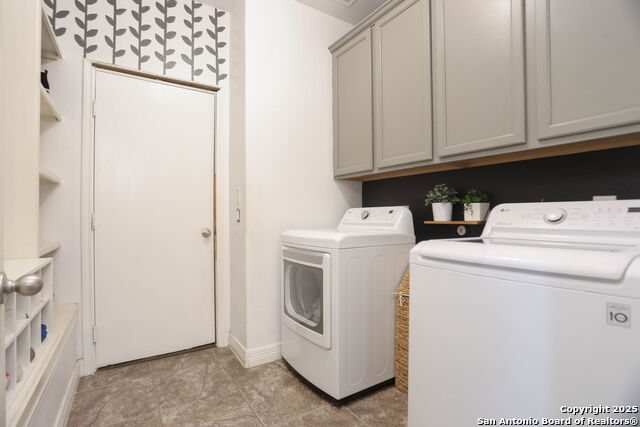 Listing photo id 24 for 8955 Highland Dawn