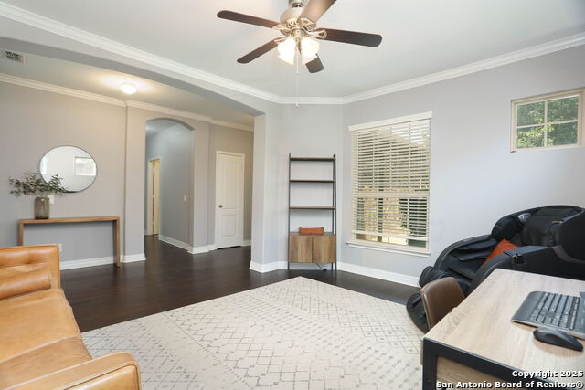 Listing photo id 3 for 8955 Highland Dawn