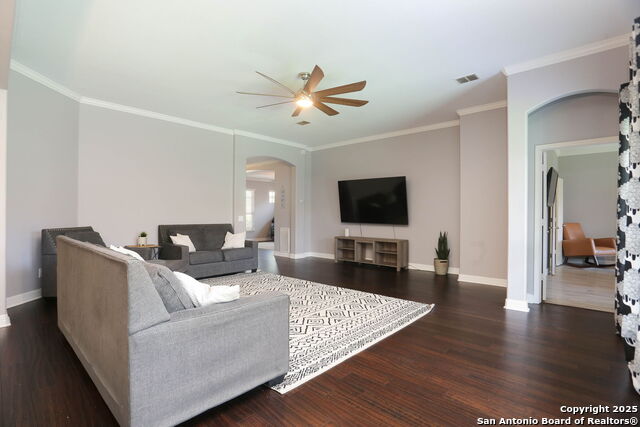 Listing photo id 4 for 8955 Highland Dawn