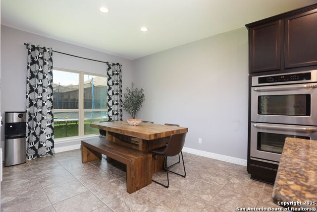 Listing photo id 6 for 8955 Highland Dawn