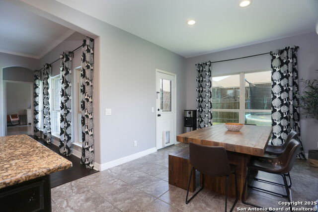 Listing photo id 7 for 8955 Highland Dawn