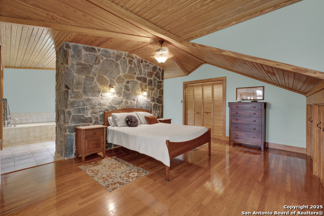 Image 17 of 47 For 860 Bluff Ridge