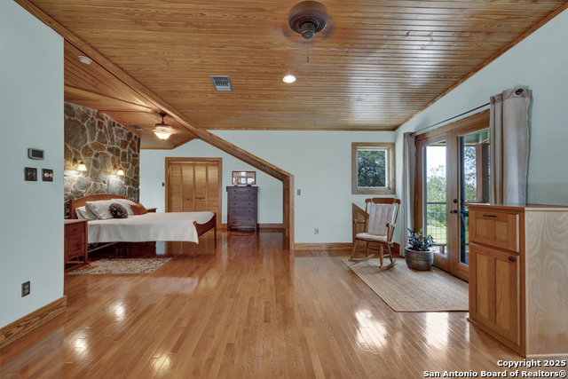 Image 18 of 47 For 860 Bluff Ridge