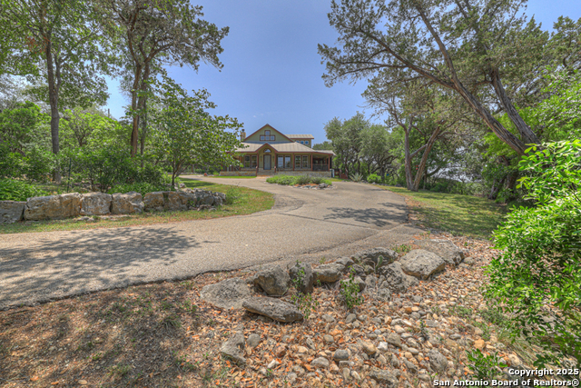 Image 2 of 47 For 860 Bluff Ridge