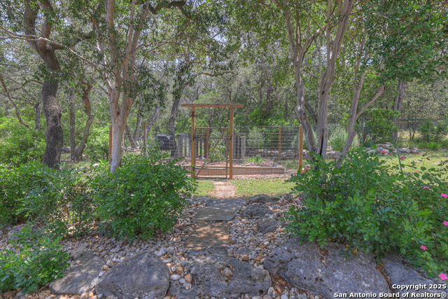 Image 33 of 47 For 860 Bluff Ridge