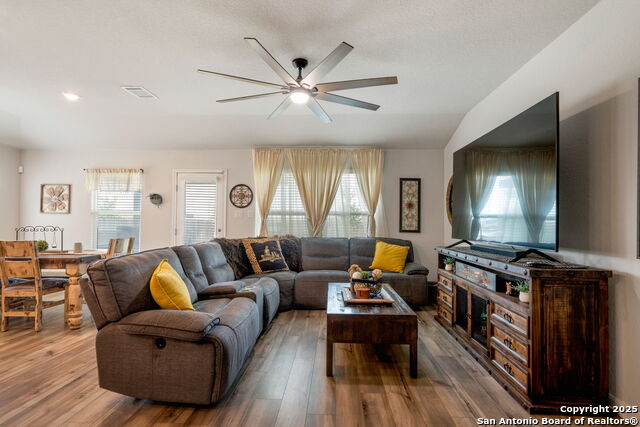 Image 10 of 40 For 948 Black Horse Way