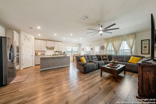 Image 11 of 40 For 948 Black Horse Way