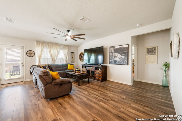 Image 7 of 40 For 948 Black Horse Way