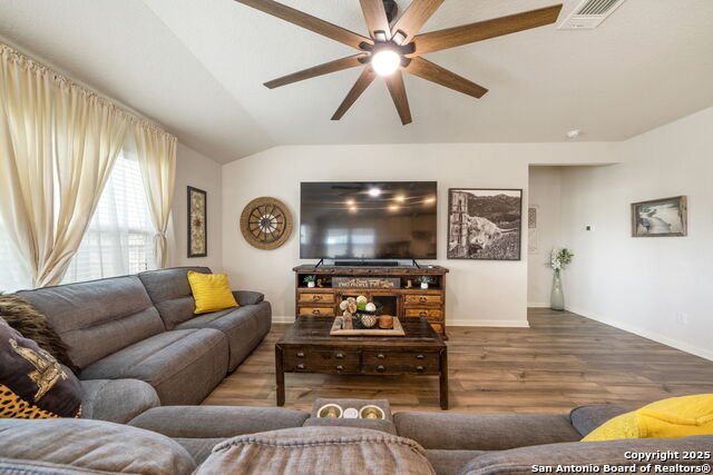 Image 8 of 40 For 948 Black Horse Way