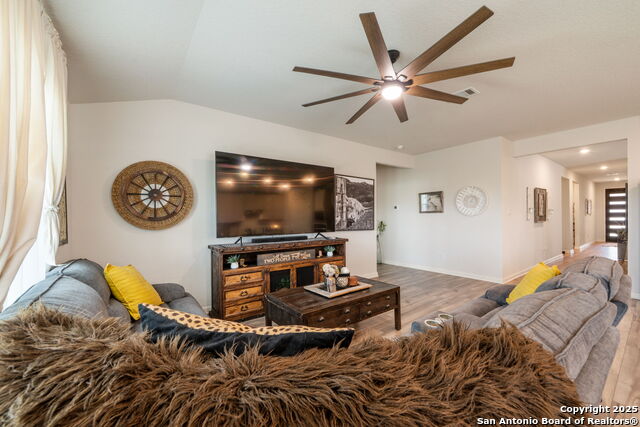 Image 9 of 40 For 948 Black Horse Way