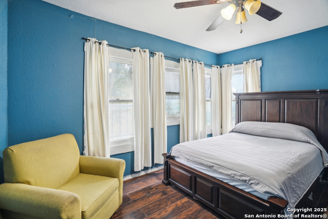 Listing photo id 8 for 841 Texas