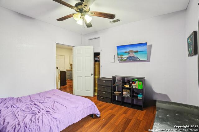 Listing photo id 12 for 841 Texas