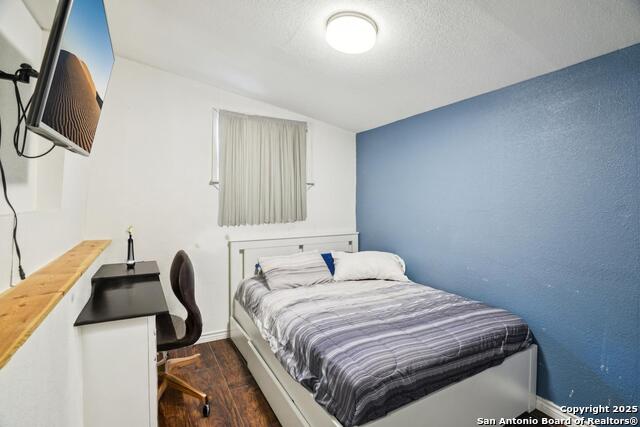Listing photo id 14 for 841 Texas
