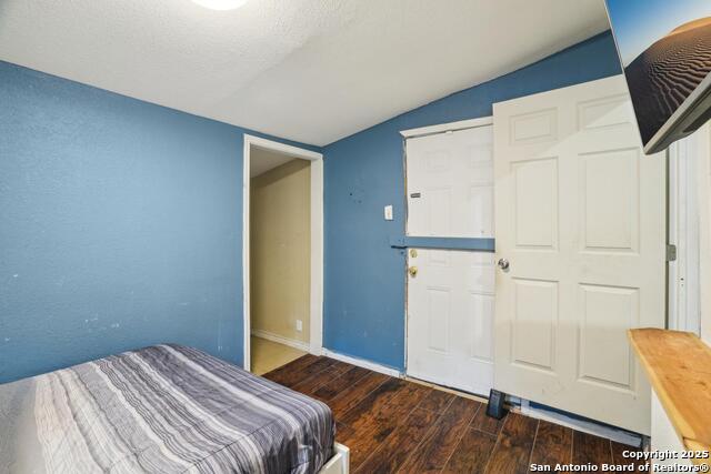 Listing photo id 15 for 841 Texas