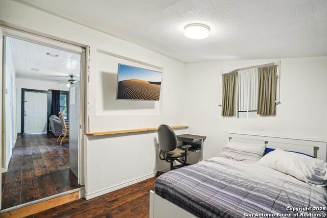 Listing photo id 16 for 841 Texas