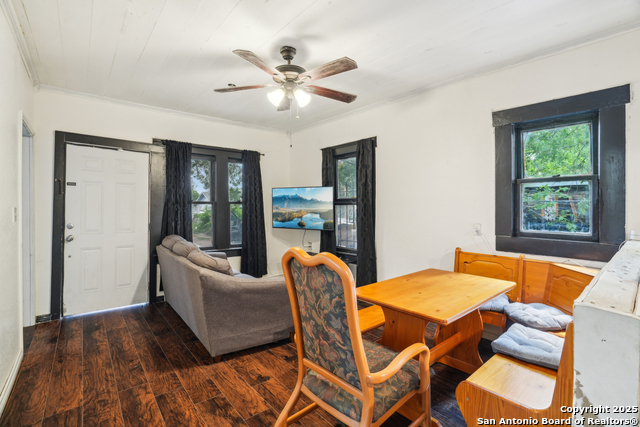 Listing photo id 0 for 841 Texas