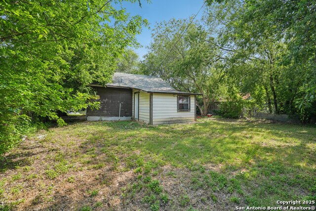 Listing photo id 18 for 841 Texas