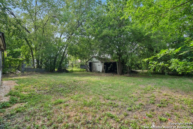Listing photo id 19 for 841 Texas