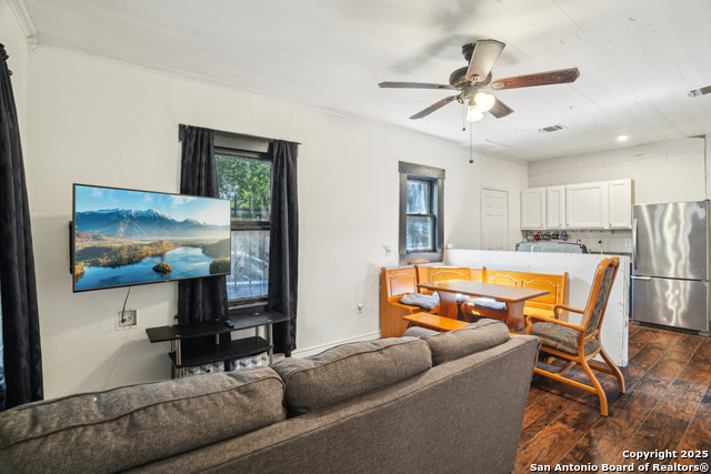 Listing photo id 1 for 841 Texas
